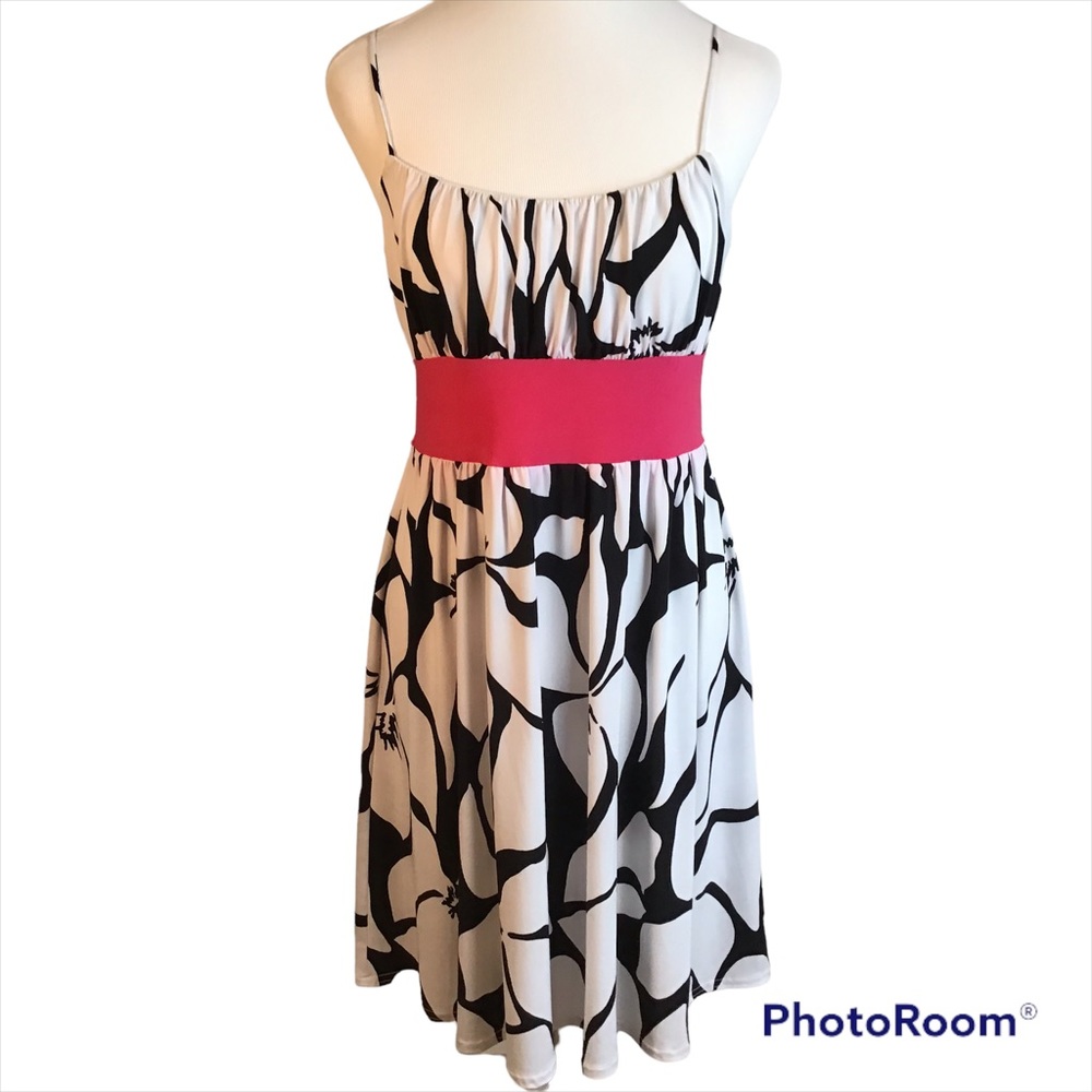 Dress Large NWT $48 White Black Floral Pink Sash Stretch by Wrapper